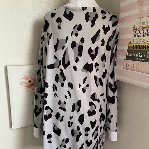 Animal print cardigan 🍁🍂 - Picture 2 of 2